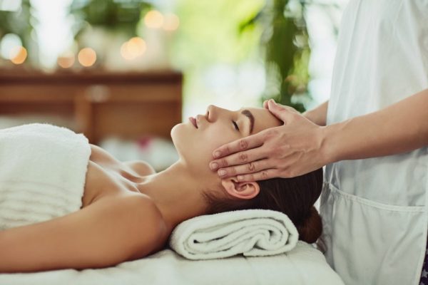 tratamiento corporal con masaje kobido